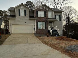 1261 Lakeview Rd in Grayson, GA - Building Photo