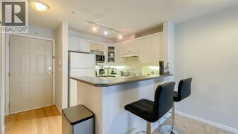 5600 Andrews Rd in Richmond, BC - Building Photo