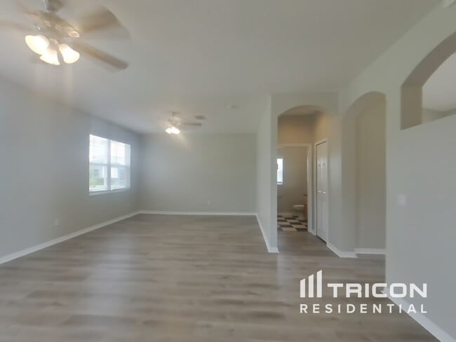 3600 Cresthill Ln in Land O Lakes, FL - Building Photo - Building Photo