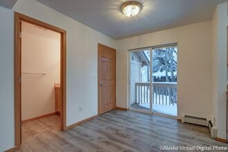 1055 E Klatt Rd, Unit 3 in Anchorage, AK - Building Photo - Building Photo
