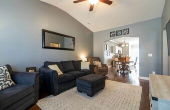 1040 Charlie Daniels Pkwy, Unit #101 in Mount Juliet, TN - Foto de edificio - Building Photo