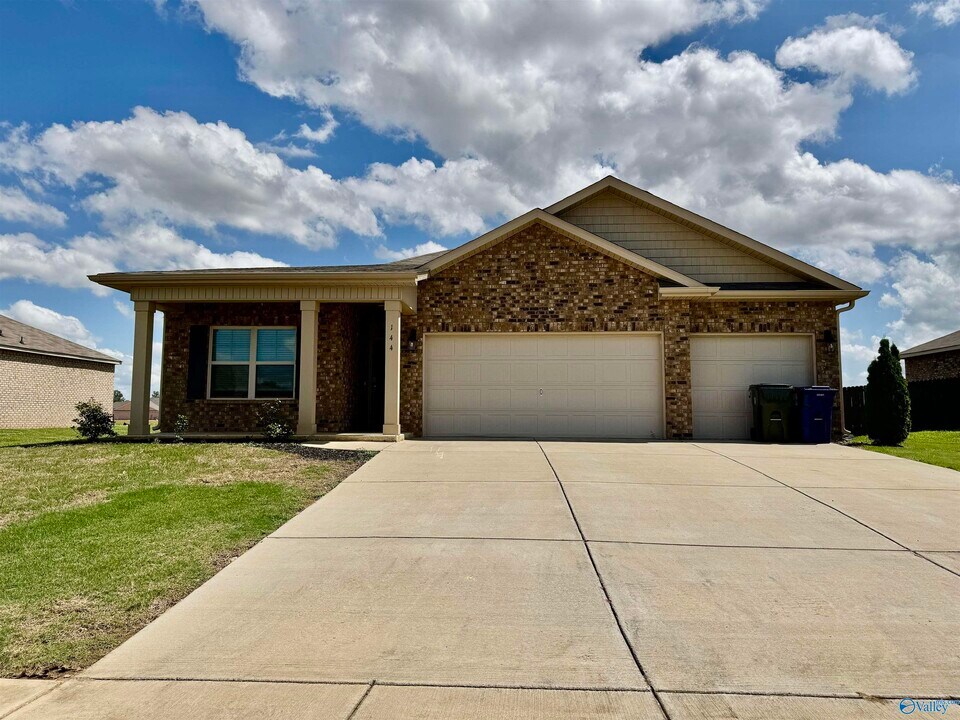 144 Arctic Fox Trl in Meridianville, AL - Building Photo