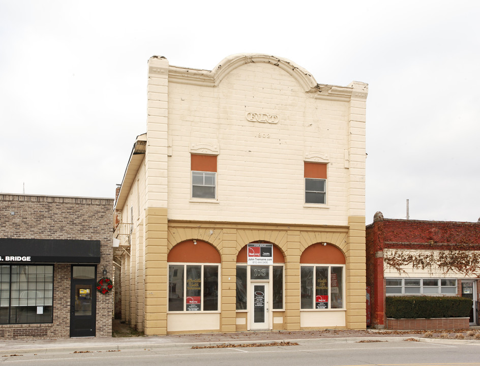 106-108 S Bridge St in Linden, MI - Building Photo