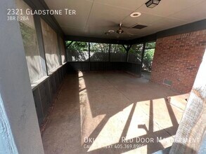 2321 Gladstone Terrace in The Village, OK - Building Photo - Building Photo