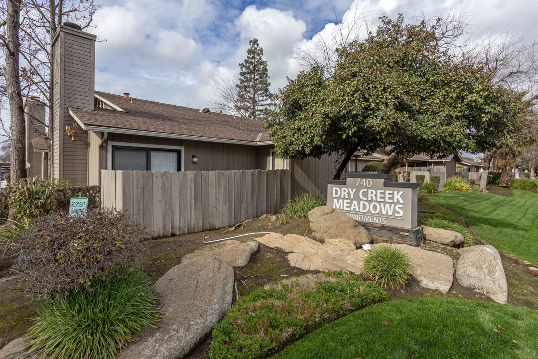 Dry Creek Meadows Apartments in Clovis, CA - Building Photo