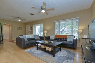 5850 24th Ave S in Gulfport, FL - Building Photo - Building Photo