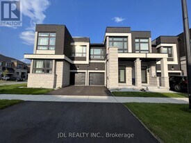 111 Hilts Dr in Richmond Hill, ON - Building Photo