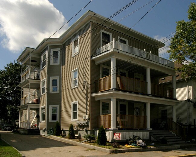 542 Bay St in Taunton, MA - Foto de edificio - Building Photo