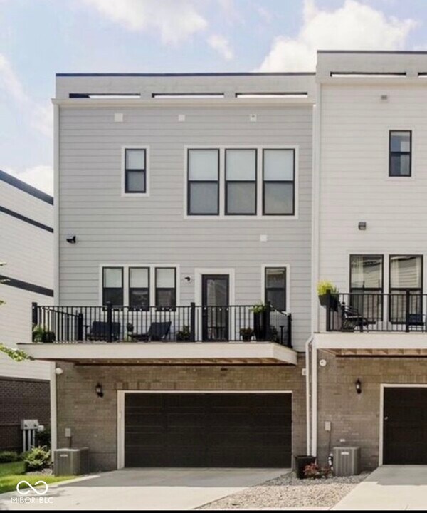 9734 Junction in Fishers, IN - Building Photo