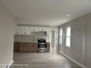 615-615 Mill St in Dunmore, PA - Building Photo - Building Photo