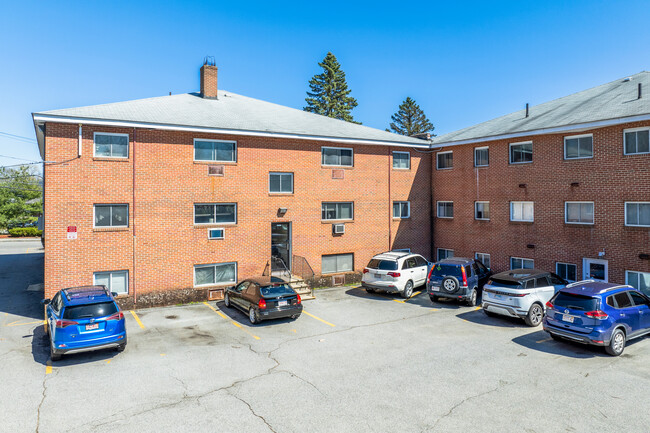 Chelmsford Village in Chelmsford, MA - Foto de edificio - Building Photo