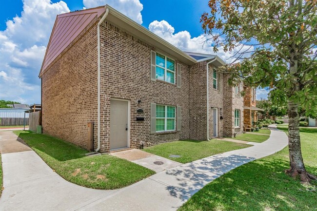 property at 1054 Willow Oaks Cir
