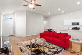 218 Nespral Dr in San Antonio, TX - Building Photo - Building Photo