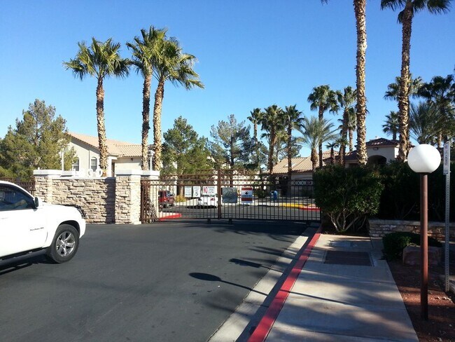 1830 N Buffalo Dr-Unit -1830 N. Buffalo Dr. # 1092 in Las Vegas, NV - Building Photo - Building Photo