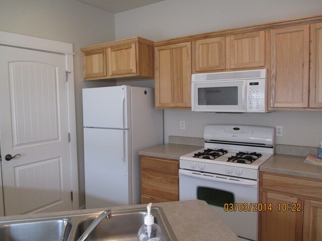 1052 NE Rambling Ln in Bend, OR - Building Photo - Building Photo