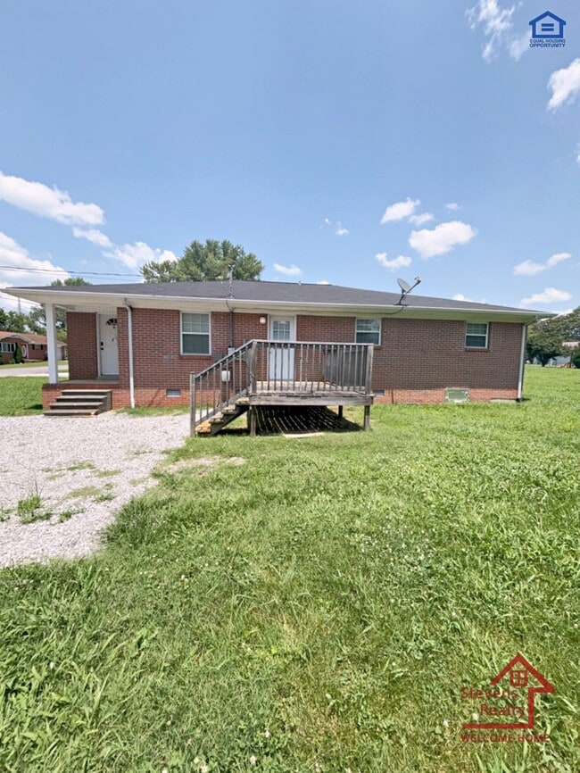 207 Bermuda Dr in McMinnville, TN - Foto de edificio - Building Photo