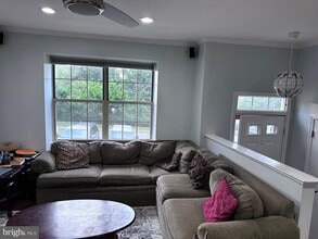 9579 Tudor Oaks Dr in Manassas, VA - Foto de edificio - Building Photo