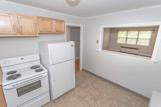 16 Vera St, Unit 2 in West Hartford, CT - Foto de edificio - Building Photo