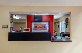 Furnished Studio-Raleigh - North Raleigh - in Raleigh, NC - Foto de edificio - Building Photo