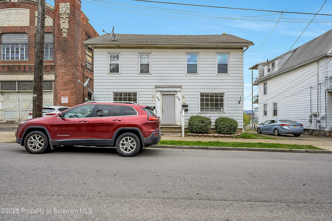 398 Scott St in Wilkes-Barre, PA - Building Photo