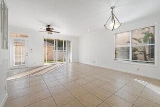 8050 Murano Cir in Palm Beach Gardens, FL - Building Photo - Building Photo