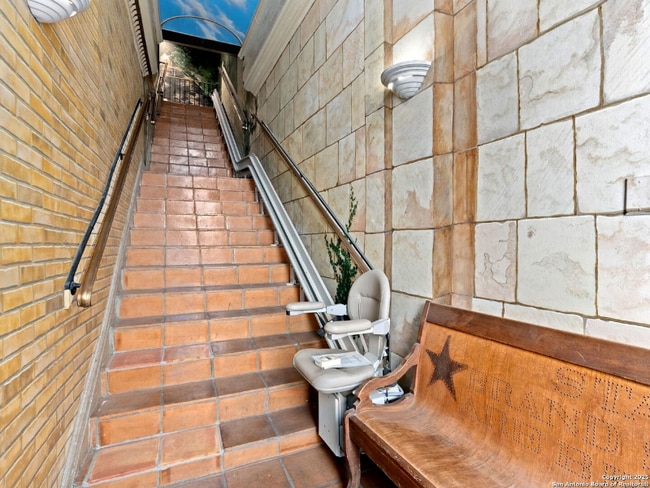 211 N Presa St, Unit 2 in San Antonio, TX - Foto de edificio - Building Photo