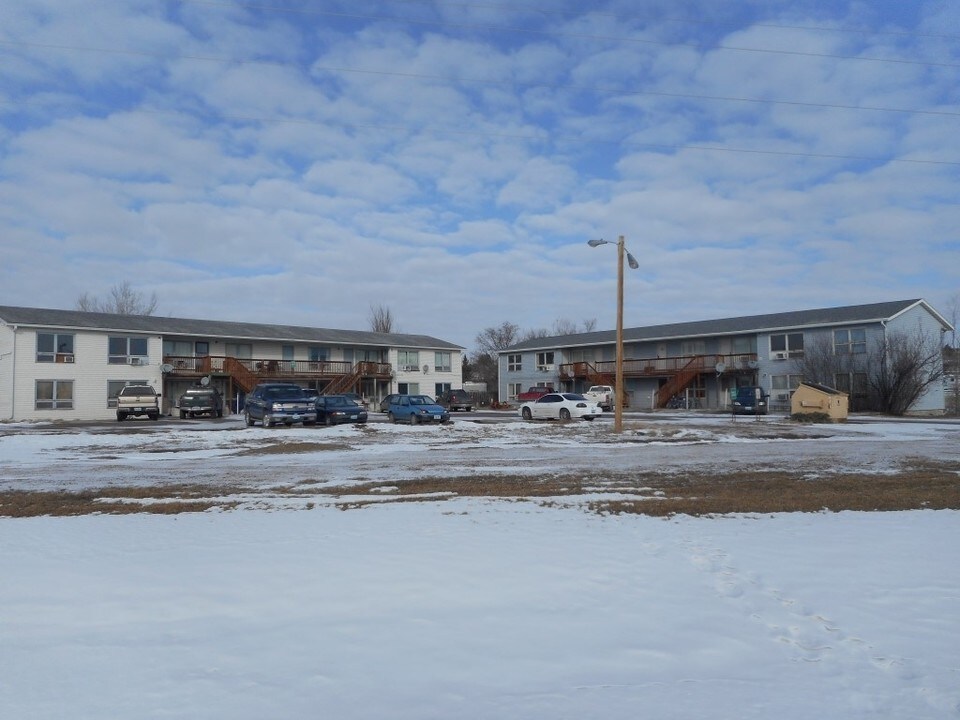 1490-1500 W Four J Rd in Gillette, WY - Building Photo