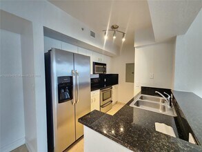 1625 Kennedy Cswy in North Bay Village, FL - Building Photo - Building Photo