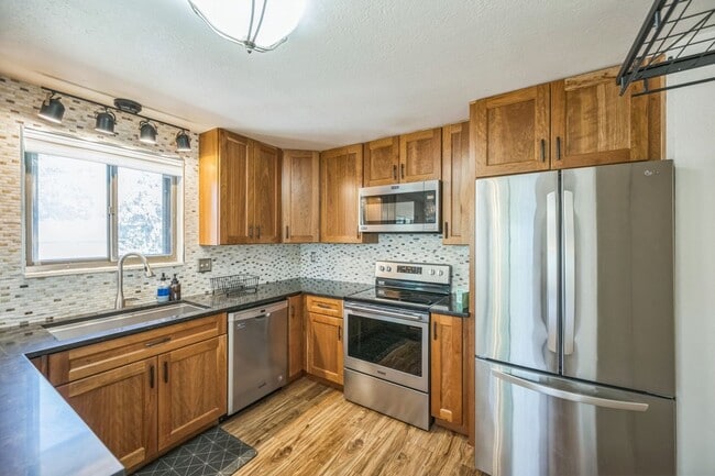 2037 Kingston St in Aurora, CO - Building Photo - Building Photo