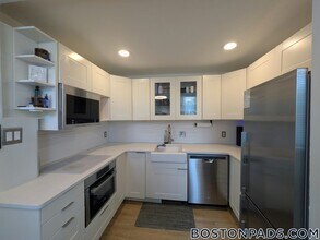390 Riverway in Boston, MA - Building Photo - Building Photo