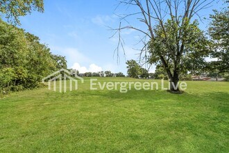 5774 Glow Ct in Cincinnati, OH - Building Photo - Building Photo