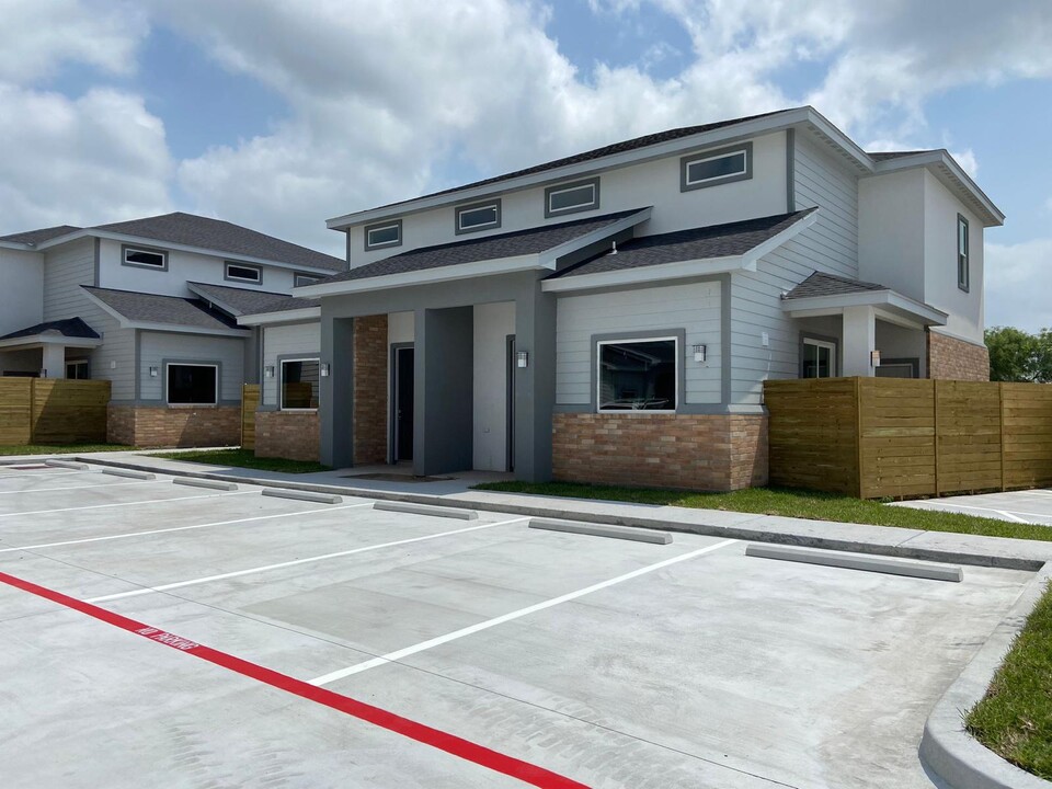 7600 Via Del Mar Cir in Brownsville, TX - Building Photo