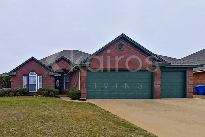 1700 Fairmont Ln in Edmond, OK - Foto de edificio