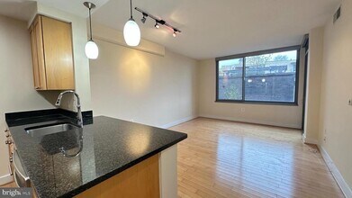 2001 15th St N in Arlington, VA - Foto de edificio - Building Photo