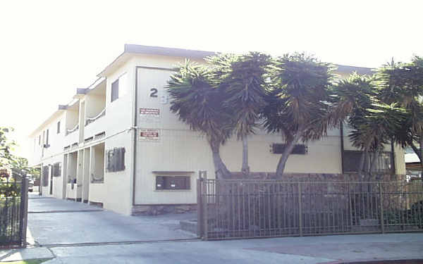 2324 S Marvin Ave in Los Angeles, CA - Building Photo