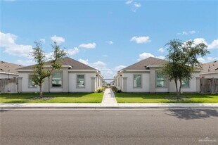 5709 Sandpiper Ave, Unit 4 in McAllen, TX - Building Photo