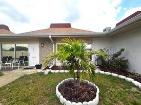 4345 Tahitian Gardens Cir in Holiday, FL - Building Photo