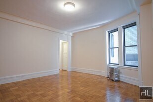 West 55th Street, Unit 4A in New York, NY - Building Photo