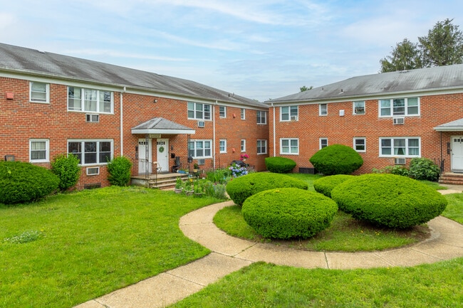 Pinewood Apartments