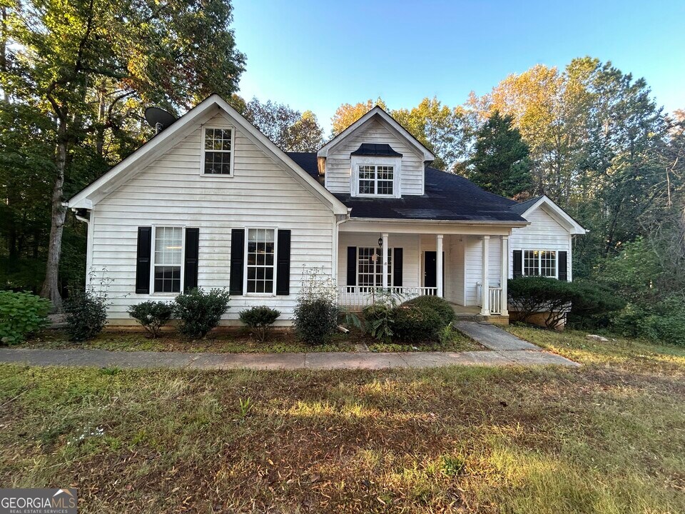 94 Barrington Ct in Sharpsburg, GA - Foto de edificio