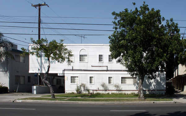 8127 Stewart and Gray Rd in Downey, CA - Building Photo