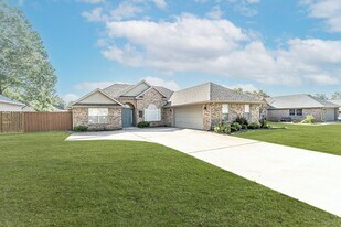 213 Shane Dr in Centerton, AR - Building Photo