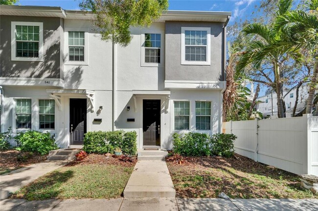 537 Delmar Terr S in St. Petersburg, FL - Foto de edificio - Building Photo