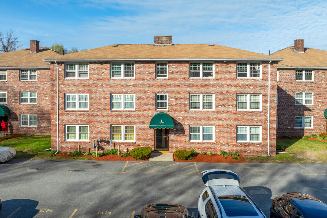 Riverview Condominiums in North Chelmsford, MA - Building Photo