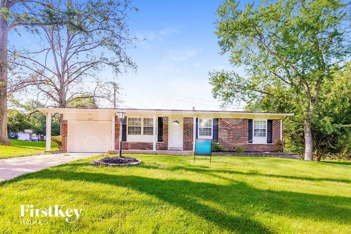 12035 Quality Ln in Maryland Heights, MO - Building Photo