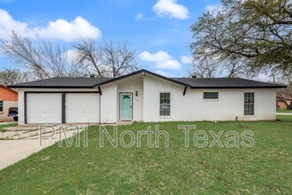 305 Live Oak Dr in Mansfield, TX - Building Photo - Building Photo