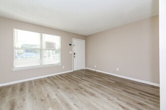 1104 Le Brun Dr in Jacksonville, FL - Building Photo - Building Photo