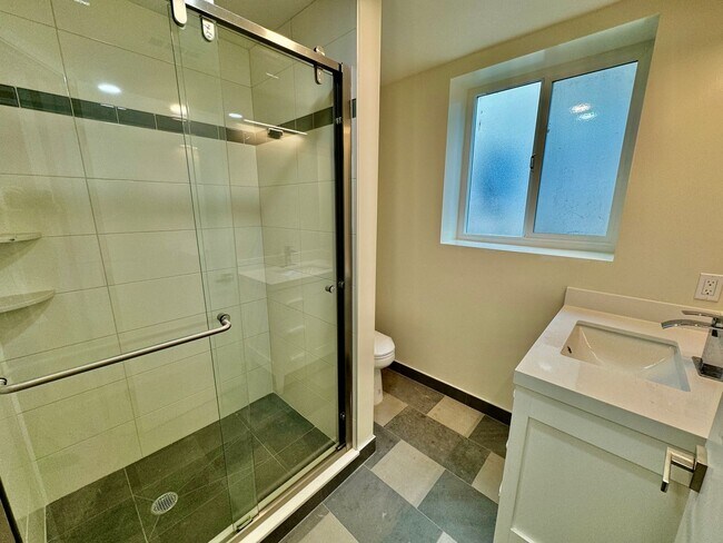 399 Winding Way-Unit -Downstairs in San Francisco, CA - Building Photo - Building Photo