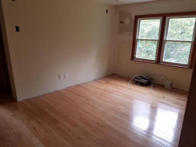 23 N Maple St in Hadley, MA - Building Photo - Building Photo