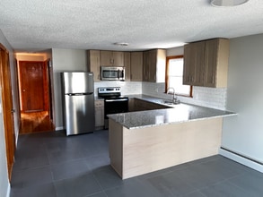 163 Oakland Ave in New Britain, CT - Foto de edificio - Building Photo